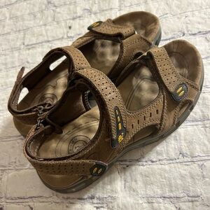 CAMEL CROWN MEN’S LEATHER BROWN/YELLOW GOLD ACCENTS VELCRO STRAPS SANDALS 9.5